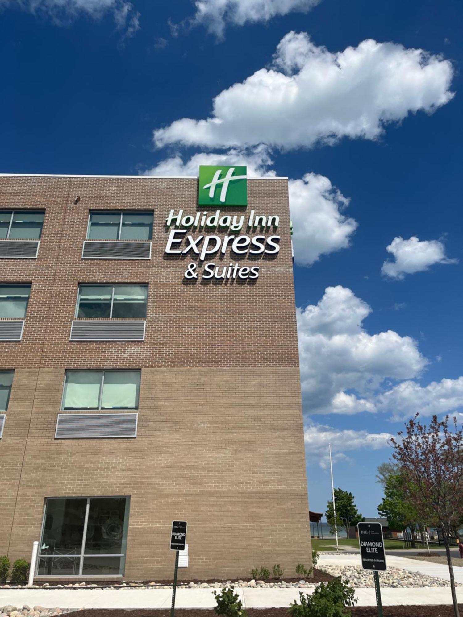 Holiday Inn Express & Suites Oscoda By Ihg Bagian luar foto