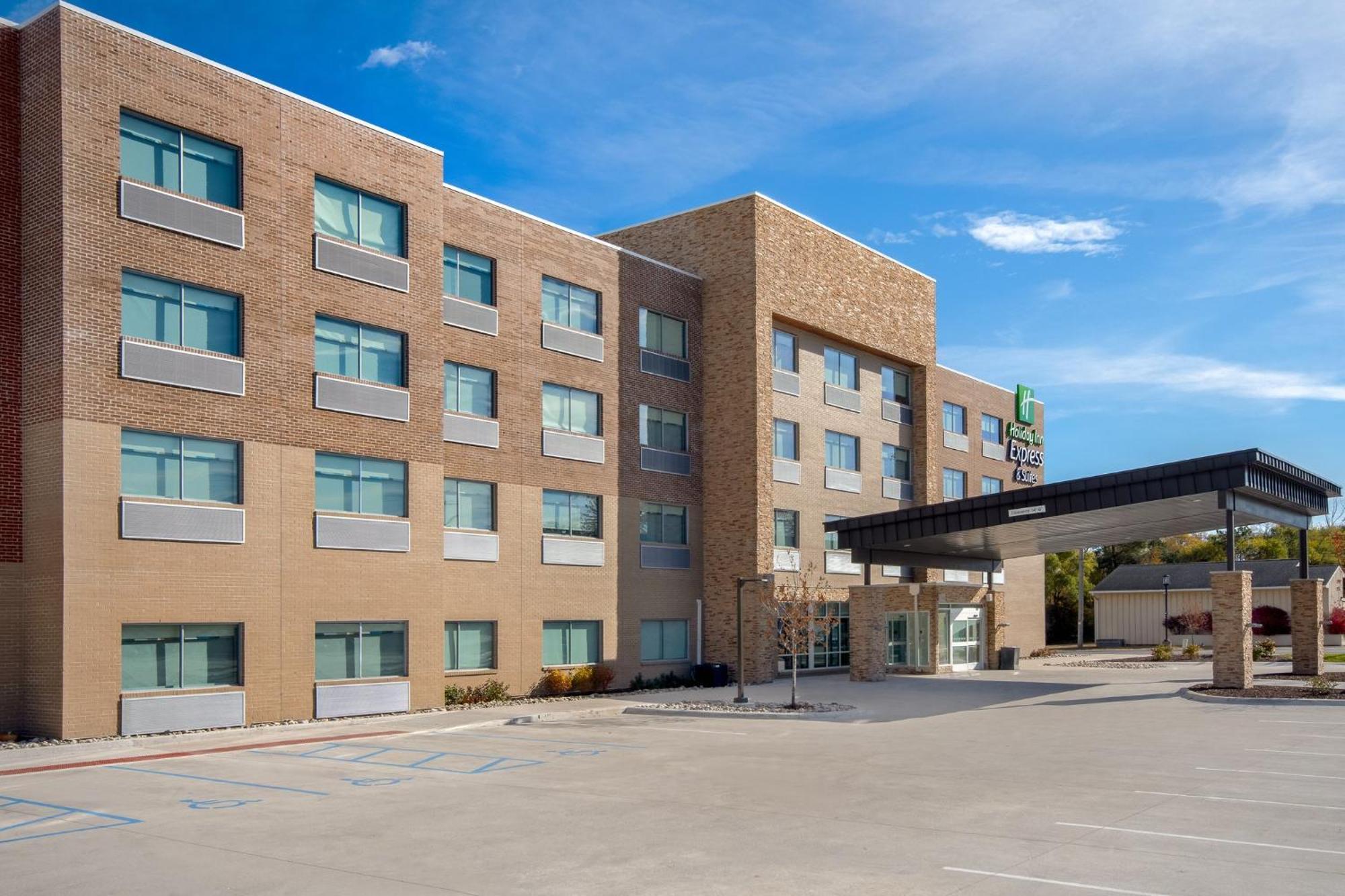 Holiday Inn Express & Suites Oscoda By Ihg Bagian luar foto